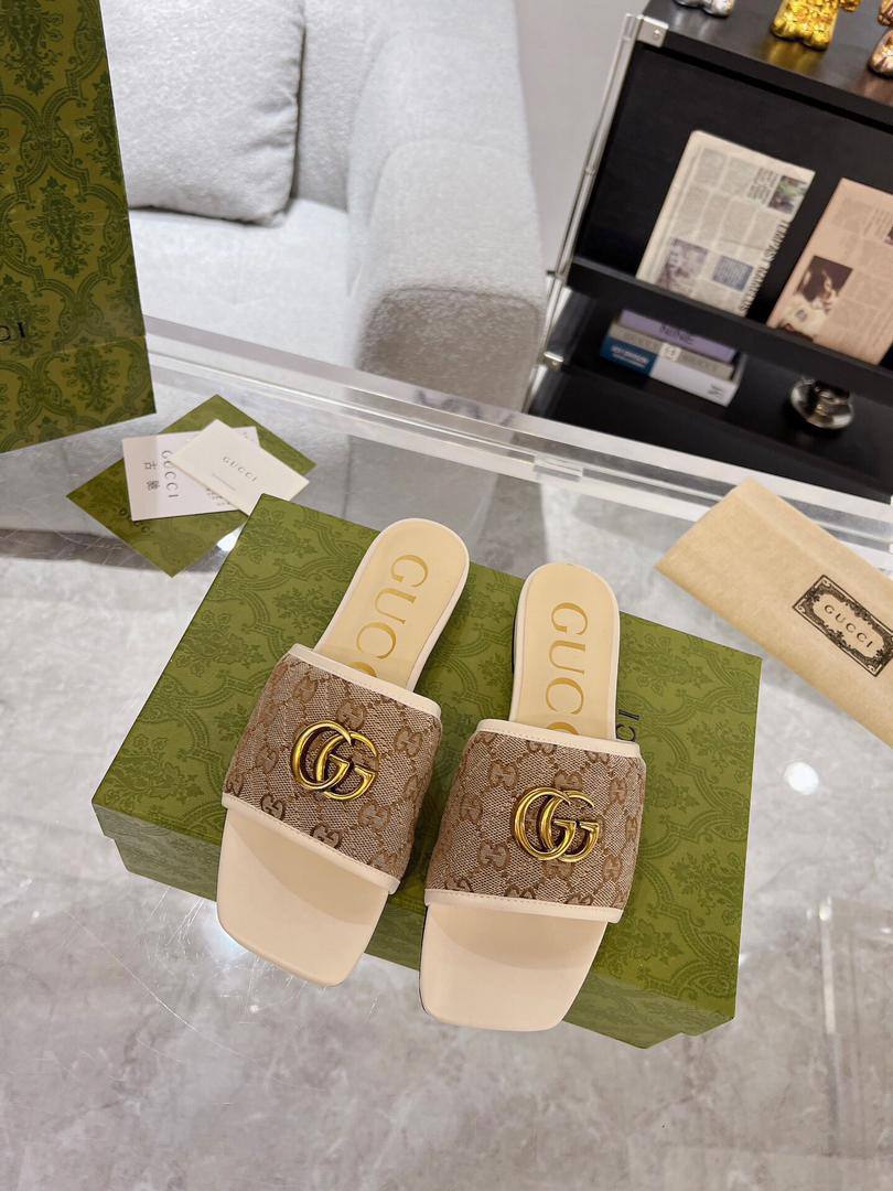 Gucci GG slide sandals
