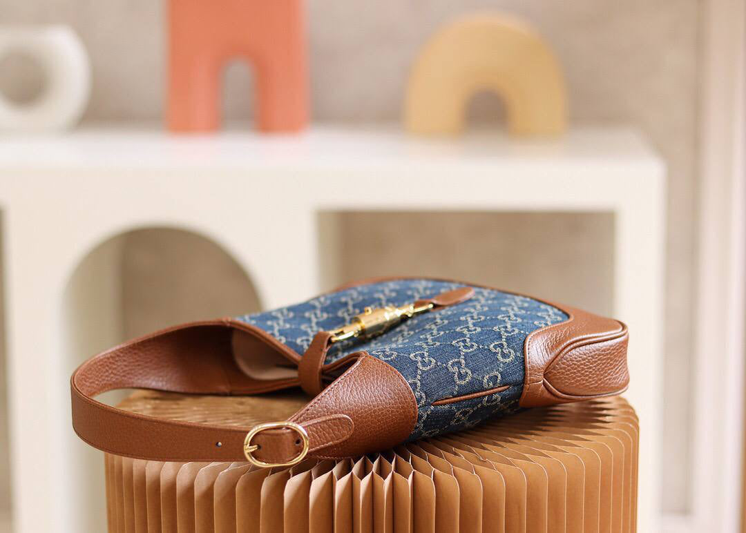 Gucci Jackie