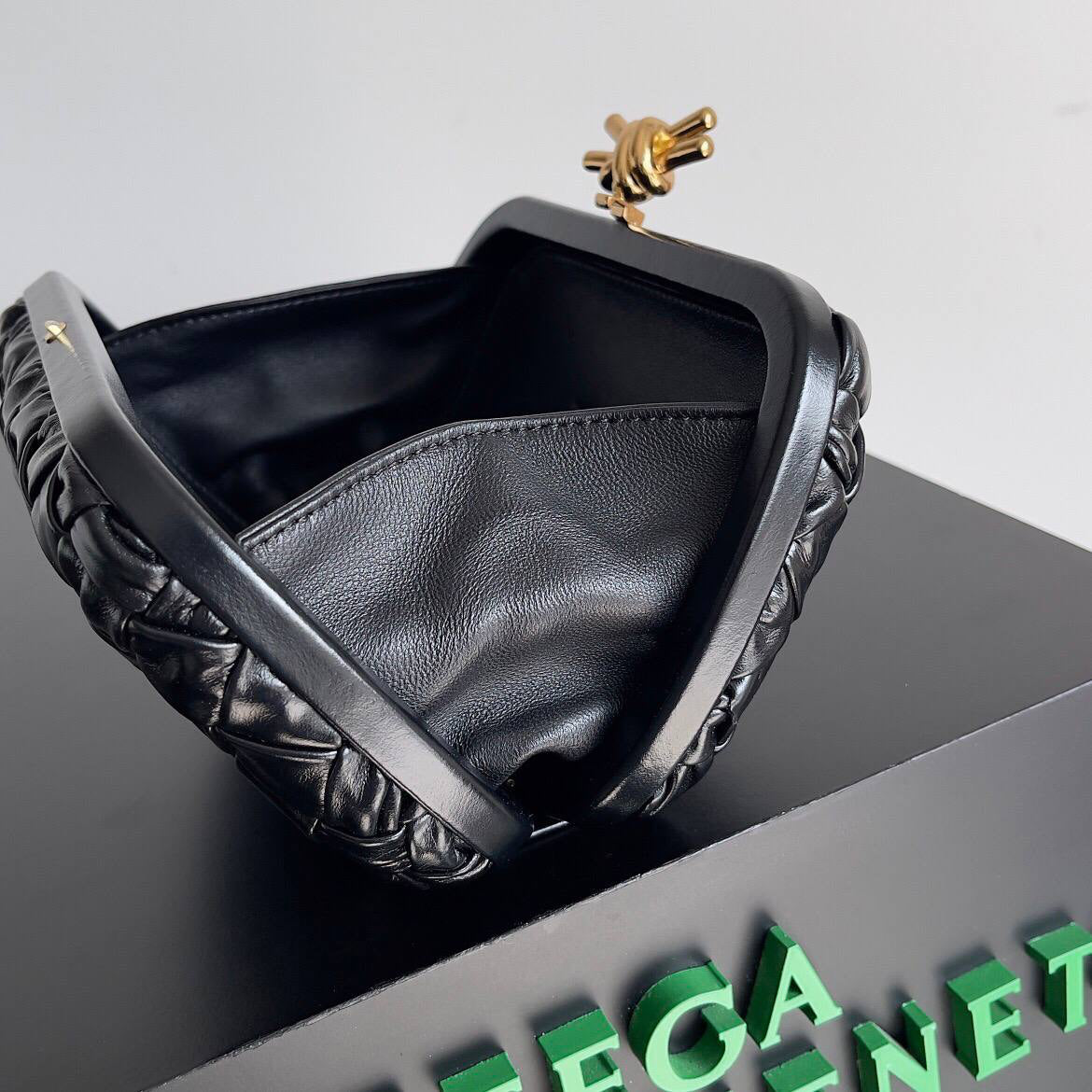 Bottega Veneta Knot foulard Intreccio clutch