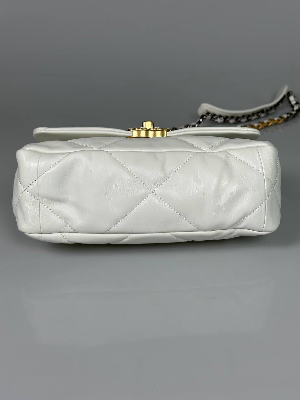 Chanel 19