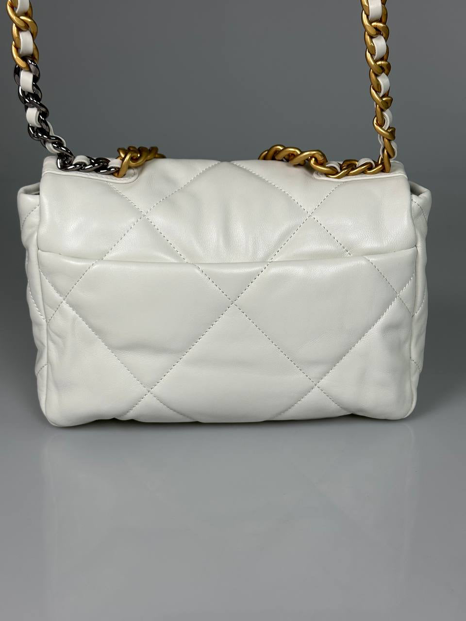 Chanel 19
