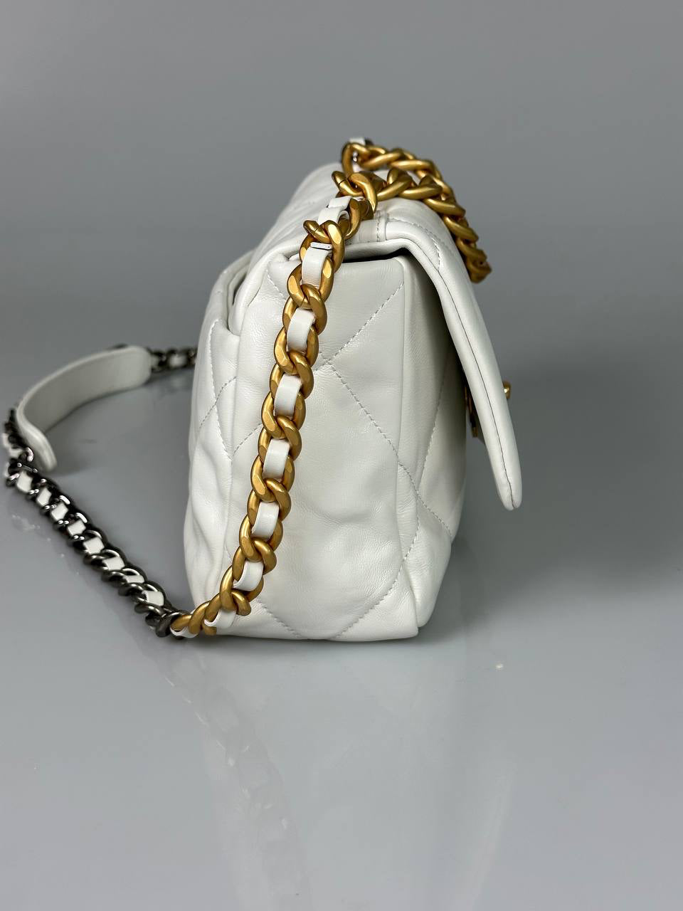 Chanel 19