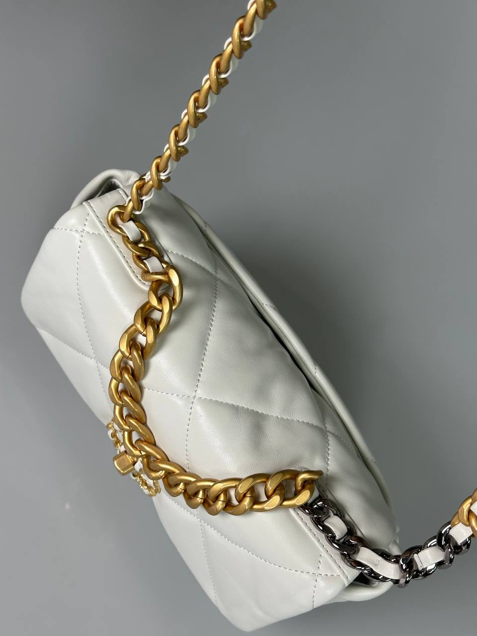 Chanel 19