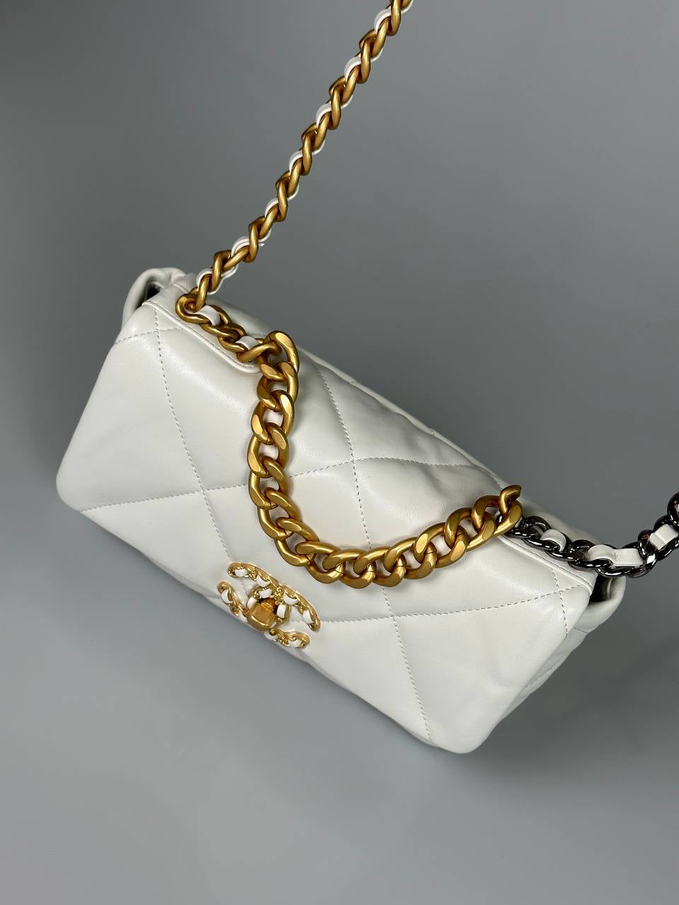 Chanel 19