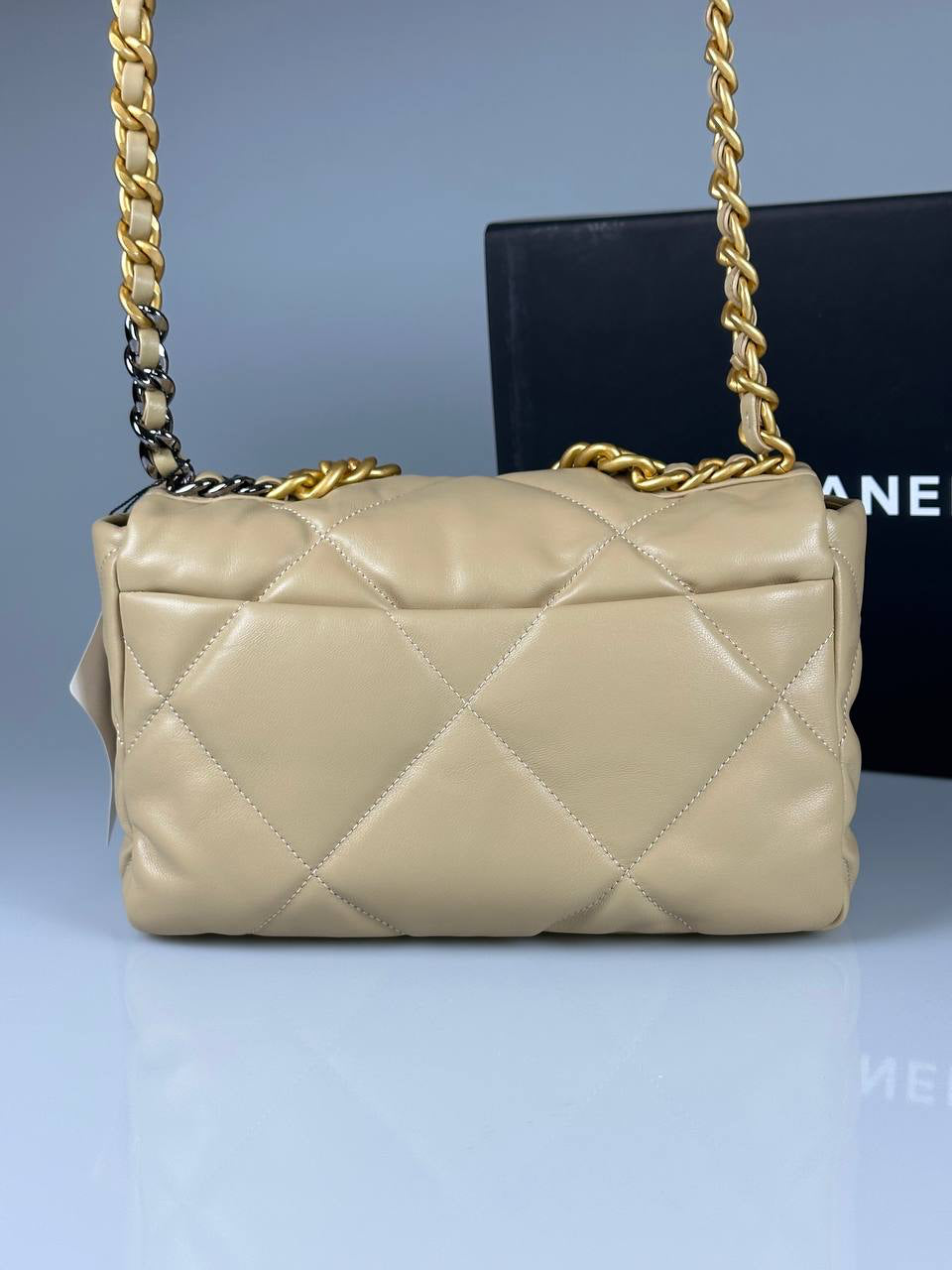 Chanel 19