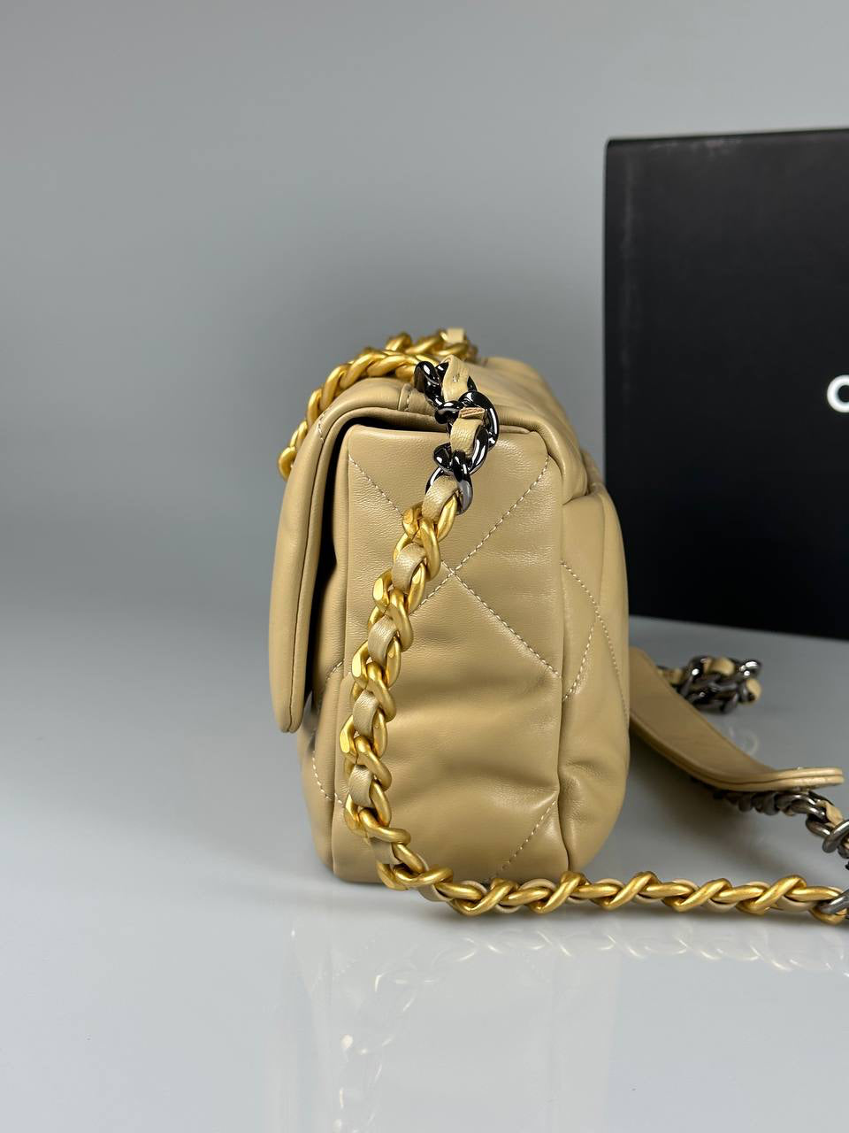 Chanel 19