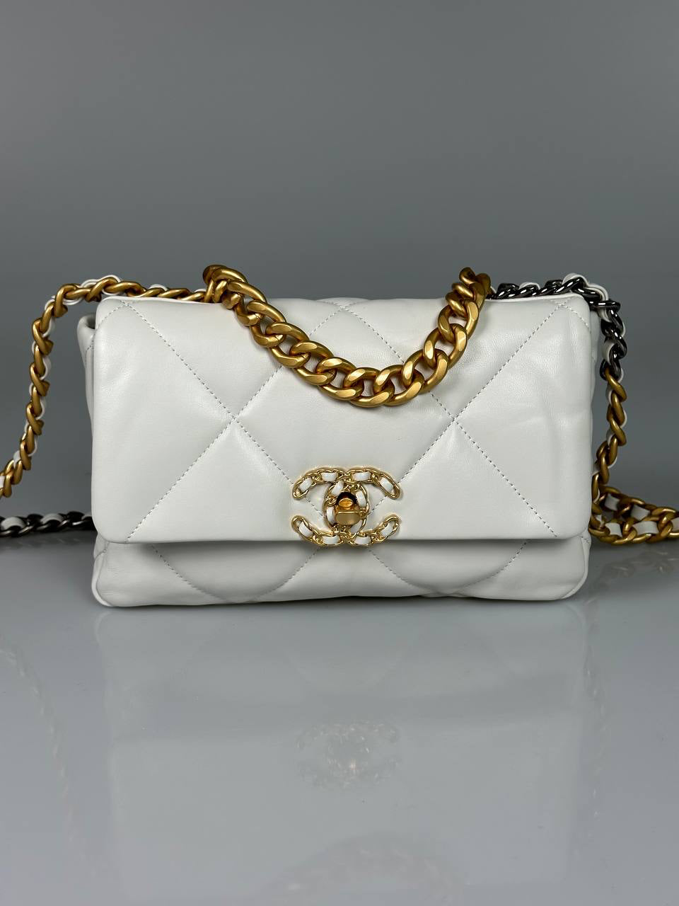 Chanel 19
