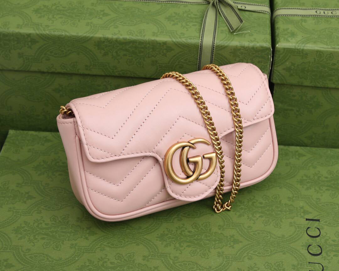 Gucci GG Marmont Matelassé Super Mini Bag