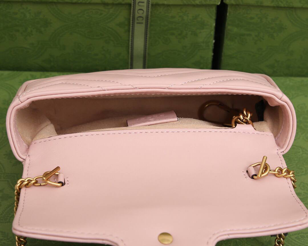 Gucci GG Marmont Matelassé Super Mini Bag