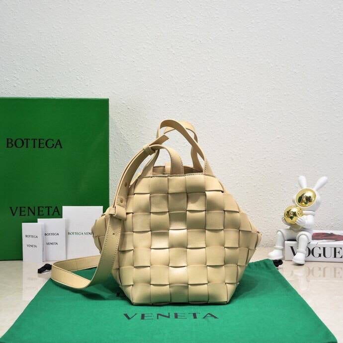 Bottega Veneta Bowling Cassette leather tote bag