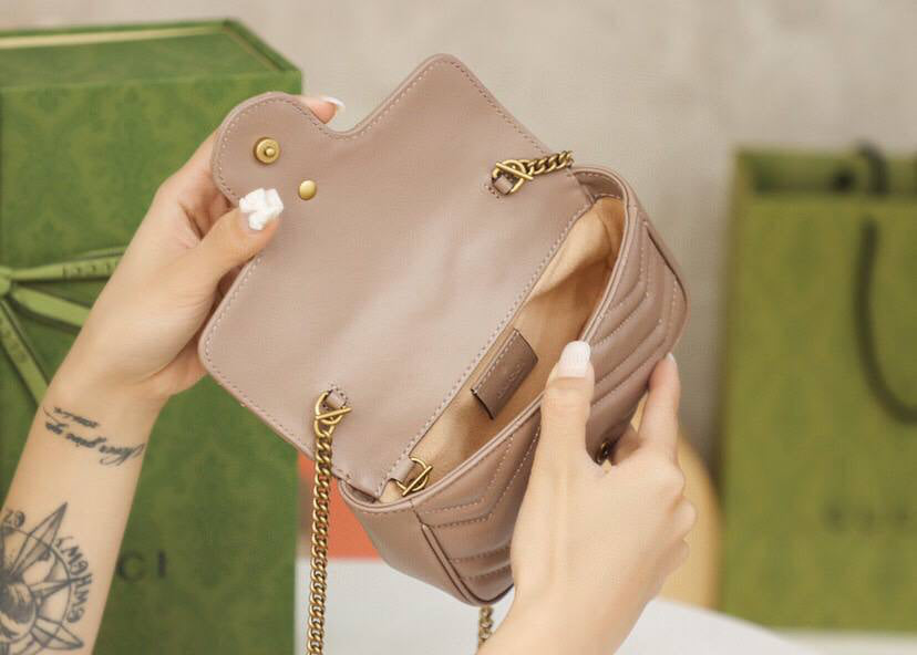 Gucci GG Marmont Matelassé Super Mini Bag
