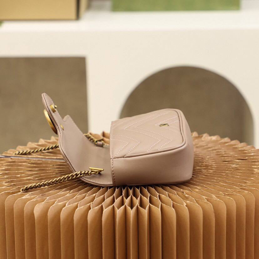 Gucci GG Marmont Matelassé Super Mini Bag