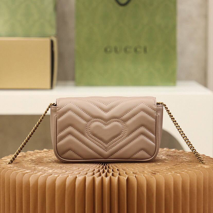 Gucci GG Marmont Matelassé Super Mini Bag