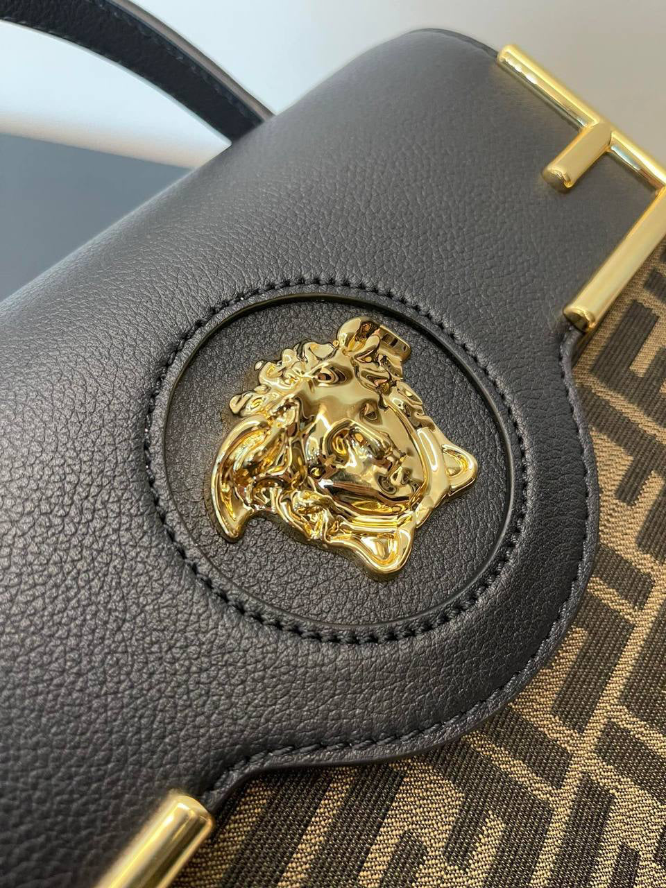 Fendace La Medusa Bag Embroidered Black Canvas Logo Bag Silk Charm Printed  F Leather Shopper Print In Black And Gold Shoulder Crossbody Handbag Design  K6xj# From Kady_drr, $1.04