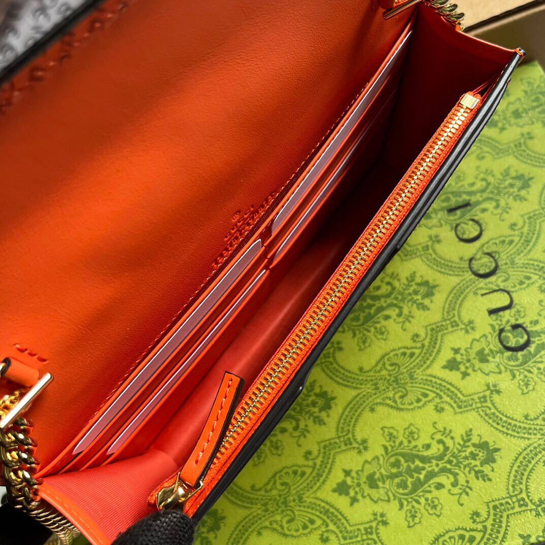 Gucci GG Logo-Embossed Chain Wallet